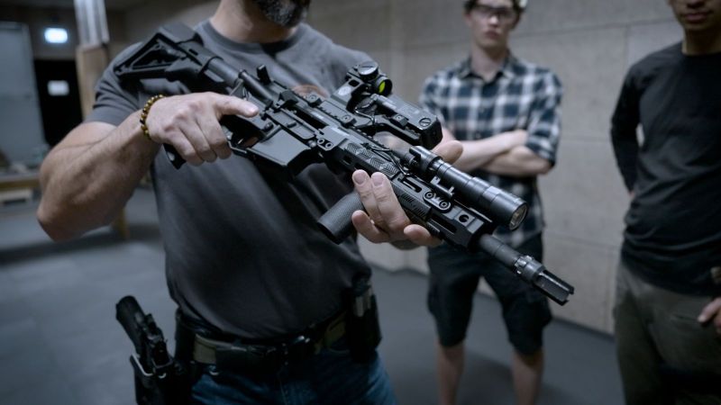 Schiesstraining Mann mit Gewehr