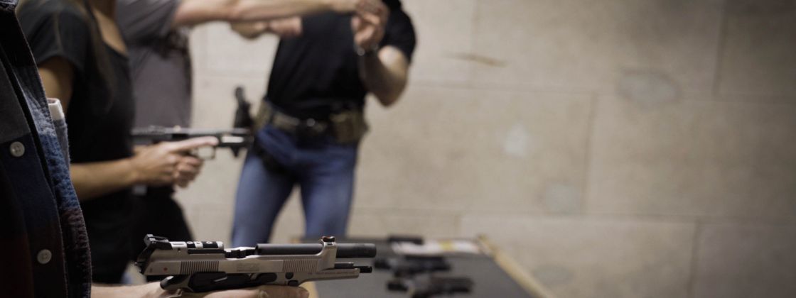 Schiesstraining Gruppe mit Trainer