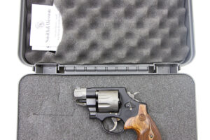 Smith & Wesson 327 Ultralight 8-Shooter, .357 Magnum