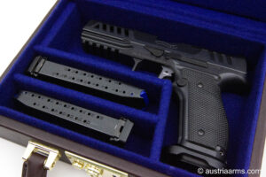 Walther PDP Steelframe im Luxus-Lederkoffer, neuwertige Vorfürwaffe, 9 x 19 mm